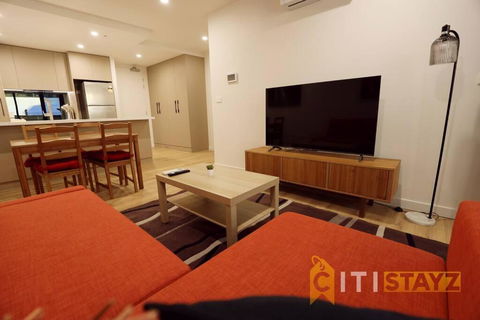 Ruby Red, 1Bd 1Bth Apt - Woden CBD - Accommodation Port Hedland 3