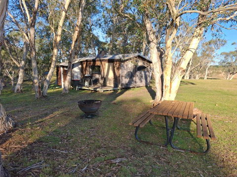 Rustic Cabin With Moon Bathing For A City Escape - Accommodation Port Hedland 1