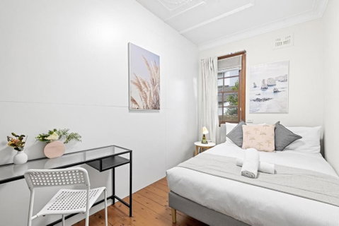 Rustic Double Room - Nearby Stations & Stores - Shared Bathroom - Accommodation Port Hedland 0