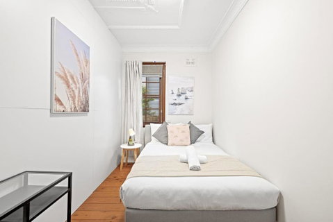 Rustic Double Room - Nearby Stations & Stores - Shared Bathroom - Accommodation Port Hedland 2