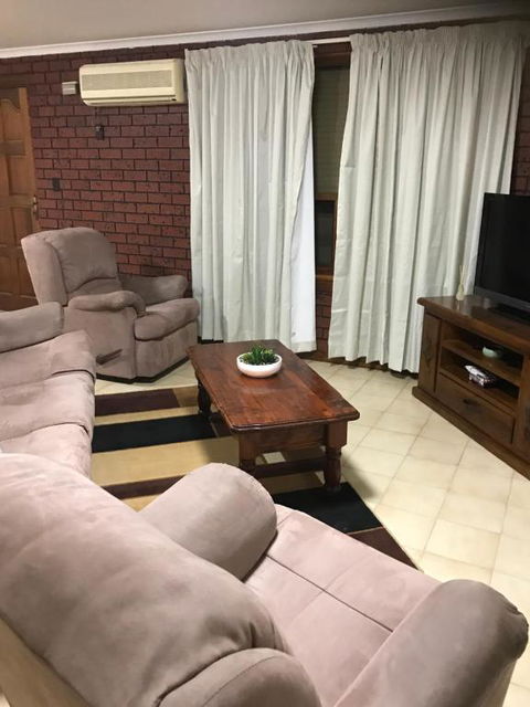 SA House - Accommodation Port Hedland 3