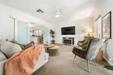 Sage By The Sea - WiFi, BBQ, Beach, Art - Accommodation Port Hedland 2