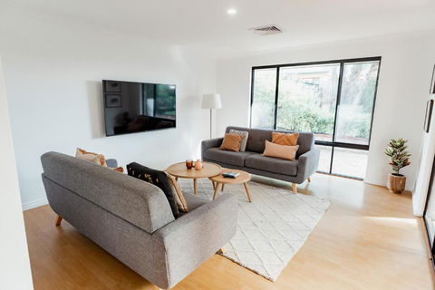 Salhus - Sleep In King Beds & Easy Walk To Town - Accommodation Port Hedland 1