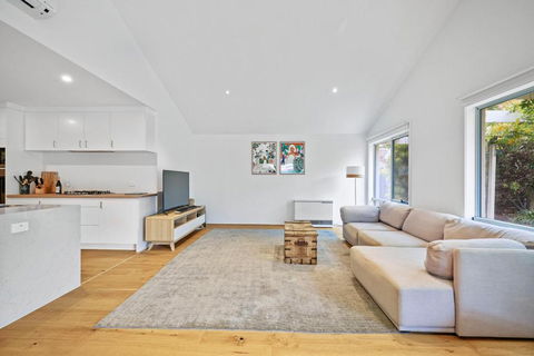 Salt Air Hideaway With Lush Backyard - Accommodation Port Hedland 3