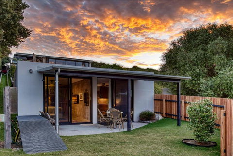 SALT Luxury Couples Bungalow - Accommodation Port Hedland 1