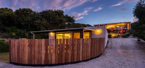 SALT Luxury Couples Bungalow - Accommodation Port Hedland 3