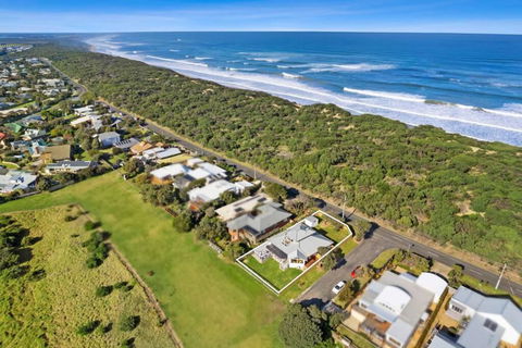 SALTWATER HOUSE - Opposite The Beach And Views Over The Lake! - Accommodation Port Hedland 0