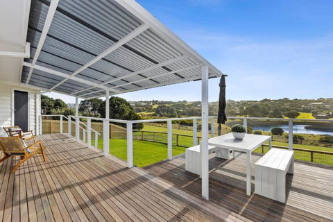 SALTWATER HOUSE - Opposite The Beach And Views Over The Lake! - Accommodation Port Hedland 3
