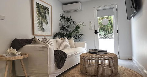 SALTY PALMS -Seaside Studio Apartment - Accommodation Port Hedland 3