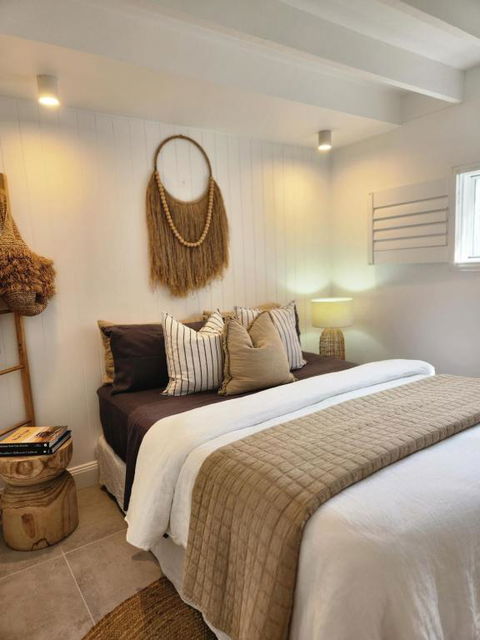 SALTY PALMS -Seaside Studio Apartment - Accommodation Port Hedland 1