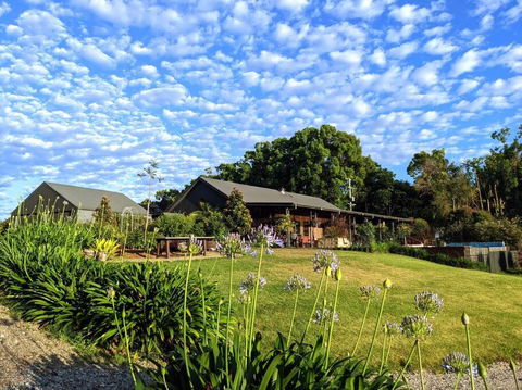 Samsara Farm Cottage - Stunning Hinterland Oasis - Accommodation Port Hedland 0