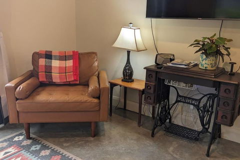 Samsara Farm Cottage - Stunning Hinterland Oasis - Accommodation Port Hedland 2