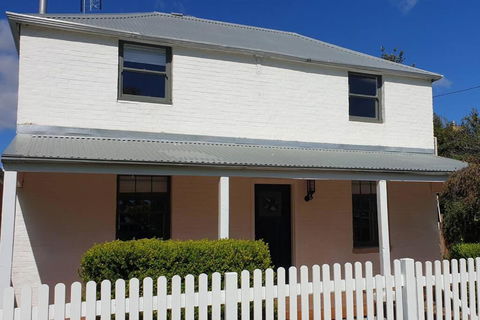 Samuels Cottage C1860 - In The Heart Of Mudgee - Accommodation Port Hedland 0