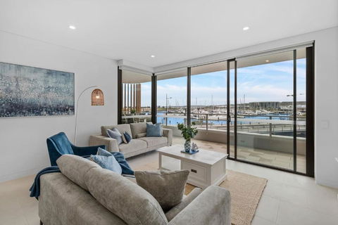 Sailview Escape - A Tranquil Marina Hideaway - Accommodation Port Hedland 0