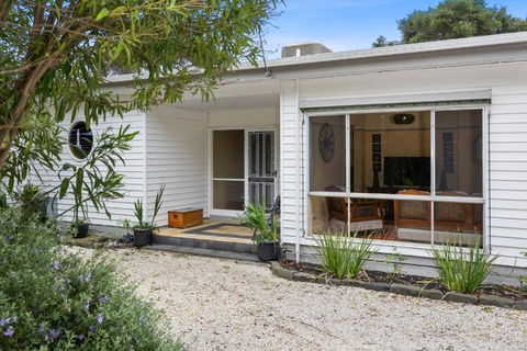 SANDY ANN At Lonnie - Accommodation Port Hedland 1