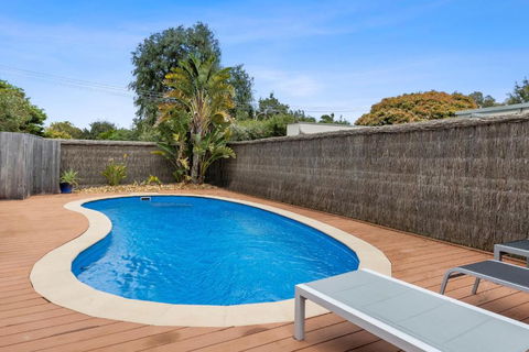 SANDY ANN At Lonnie - Accommodation Port Hedland 0