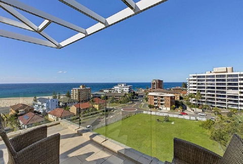 Sandy Cove Apartment The Entrance 31 - Accommodation Port Hedland 1