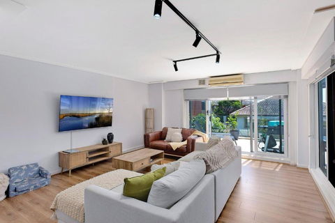 Sandy Cove Apartment The Entrance 8 - Accommodation Port Hedland 1