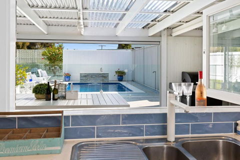 SANTORINI BEACH HOUSE SAFETY BEACH - Accommodation Port Hedland 3