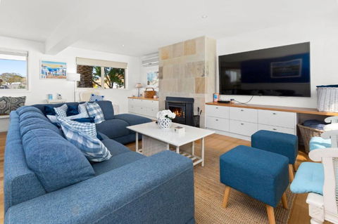 SANTORINI BEACH HOUSE SAFETY BEACH - Accommodation Port Hedland 1