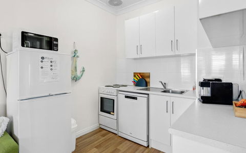 SEA BREEZE @ Smugglers Inn - Accommodation Port Hedland 3
