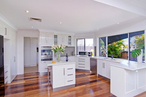 SEACLUSION 5 Bed Waterfront, Sleeps 12 - Accommodation Port Hedland 1
