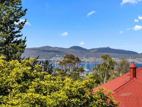 Sandy Bay Apartment With Hobart River View, Near UTAS - Stroll To Cafes And Shops - Accommodation Port Hedland 1