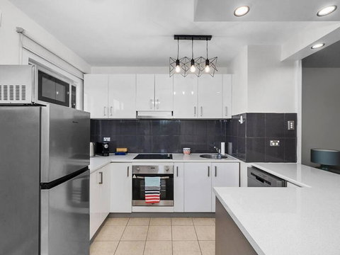 Sandy Bay Apartment With Hobart River View, Near UTAS - Stroll To Cafes And Shops - Accommodation Port Hedland 3