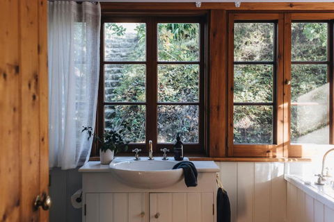 Secluded Stone Cottage Perfect For Couples Escape - Waterfalls - Accommodation Port Hedland 3