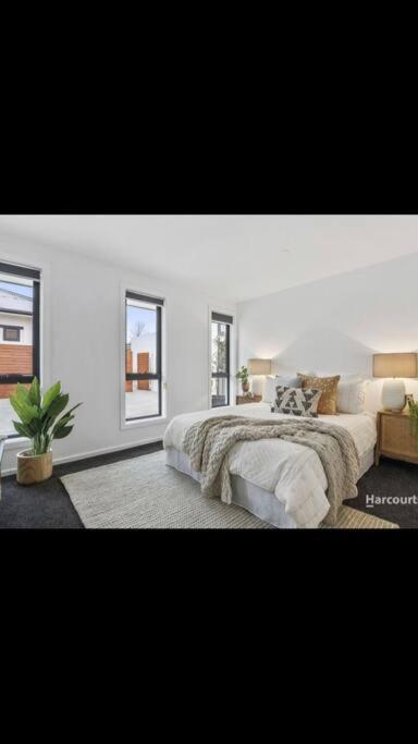 Spacious House Close To Hobart CBD WiFi And New Sony QLED Smart TV - Accommodation Port Hedland 2