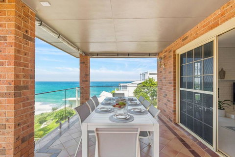 Stanwell Park Escape - Sprawling Beachfront Living - Accommodation Port Hedland 0