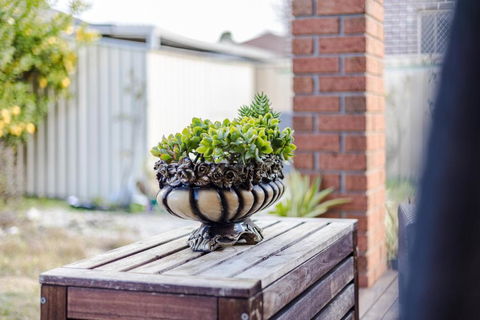 StayAU Family Home Comfort In Caroline Springs - Accommodation Port Hedland 2