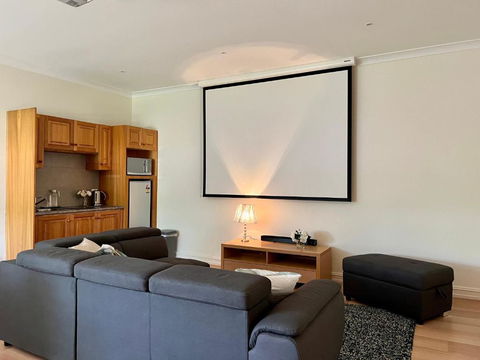 Super Luxury Self Contained Studio Unit - Accommodation Port Hedland 1