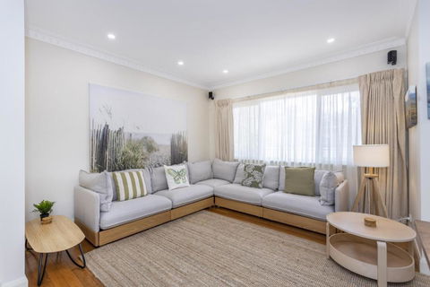 Swanbourne Family Home - Executive Escapes - Accommodation Port Hedland 1