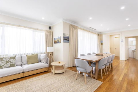 Swanbourne Family Home - Executive Escapes - Accommodation Port Hedland 2