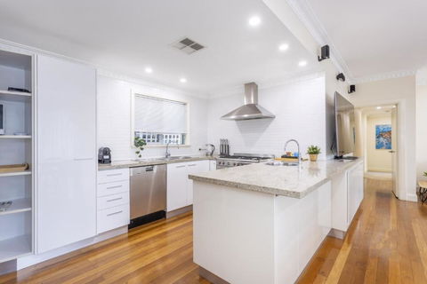 Swanbourne Family Home - Executive Escapes - Accommodation Port Hedland 3