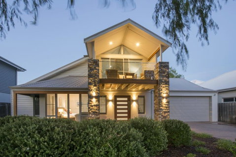 Beachstone - Stylish Spacious Home Opposite Beach And Close To Town - Accommodation Port Hedland 0