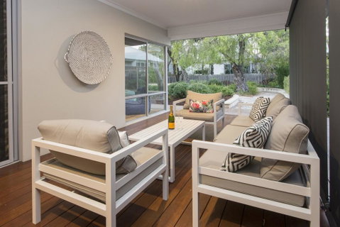 Beachstone - Stylish Spacious Home Opposite Beach And Close To Town - Accommodation Port Hedland 3