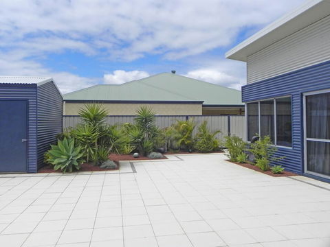 Beautifully Appointed Large Family Home - Accommodation Port Hedland 2
