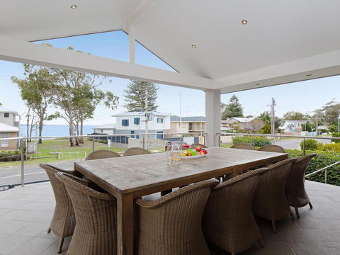Beauty And The Beach', 88 Foreshore Drive - Large Home With WIFI & Water Views - Accommodation Port Hedland 0