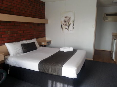 Big Valley Lakeside Paradise Motor Inn - Accommodation Port Hedland 1