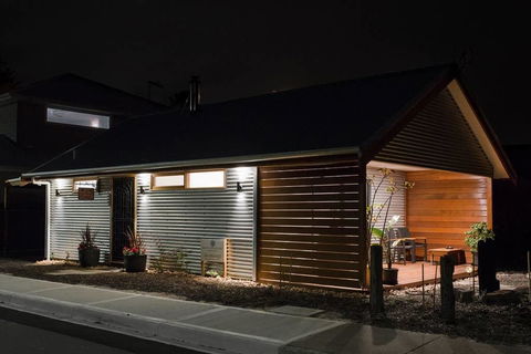 Bird In Hand Cottage, Port Noarlunga - Accommodation Port Hedland 3
