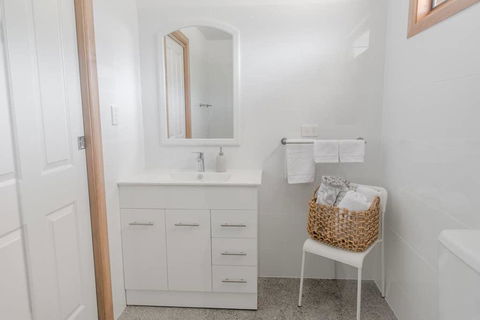 Bird In Hand Cottage, Port Noarlunga - Accommodation Port Hedland 1