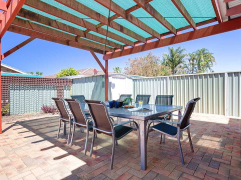 Blue Bay, 83a Rocky Point Road - Foxtel & Air Conditioning Downstairs - Accommodation Port Hedland 2