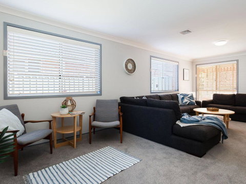 Blue Bay, 83a Rocky Point Road - Foxtel & Air Conditioning Downstairs - Accommodation Port Hedland 1
