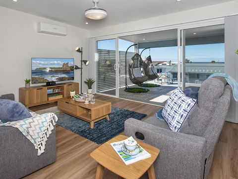 Blue Pelican - Pacific Views, Walk To Beach - Accommodation Port Hedland 1