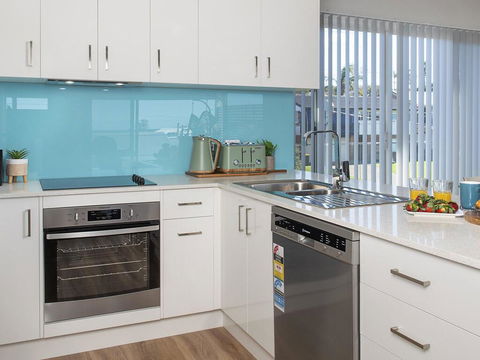 Blue Pelican - Pacific Views, Walk To Beach - Accommodation Port Hedland 2