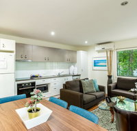 Bluewater 1 - Rainbow Shores Amazing Location Easy Walk To Beach Pool Aircon Outdoor spa - Accommodation Port Hedland