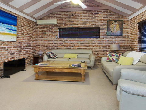 Bombo Blue - Pet Friendly Townhouse - Accommodation Port Hedland 3