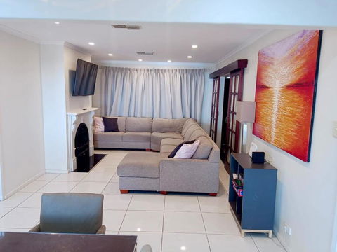 The Ultimate Poolside Escape - Pet Friendly - Accommodation Port Hedland 3